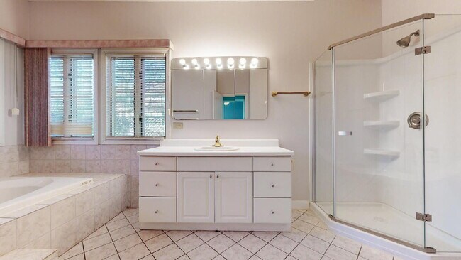Building Photo - The Mylandia | Beautiful and spacious University City – Charlotte house with a backyard, offering...