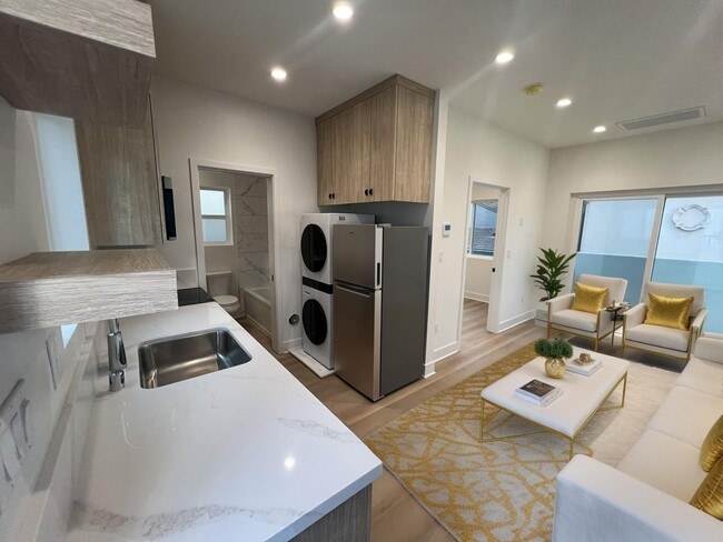 Building Photo - 202 18th St