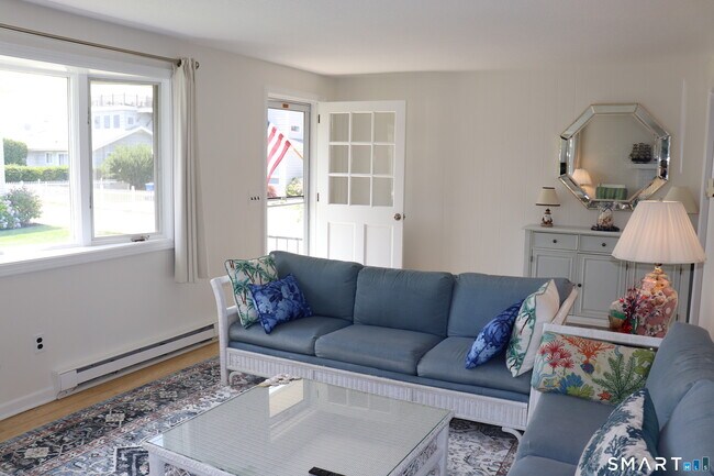 Building Photo - 14 Leeway Dr