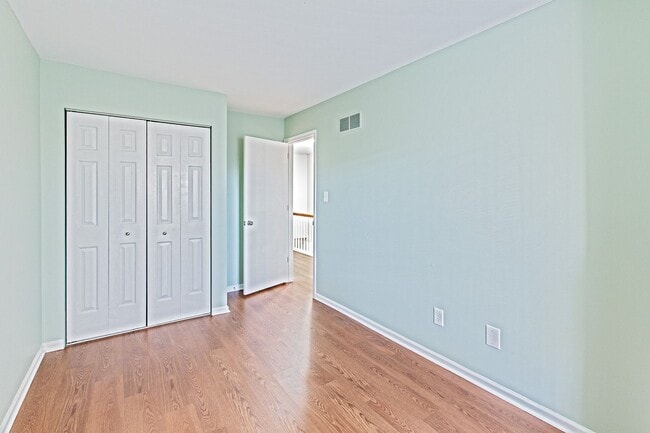 Building Photo - 3 bedroom, 2.5 bath in Mendenhall Village