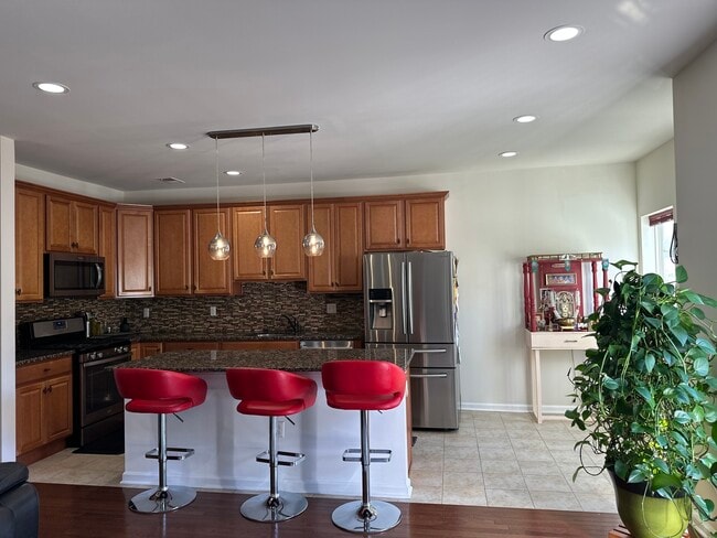 Building Photo - 72 Andrews Way