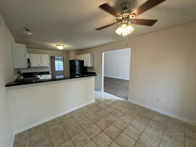 Building Photo - 9847 Cranberry Cir