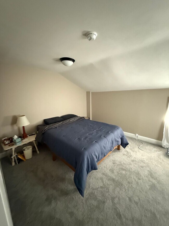 Building Photo - Available Newly Renovated 2 Bedroom and 1....