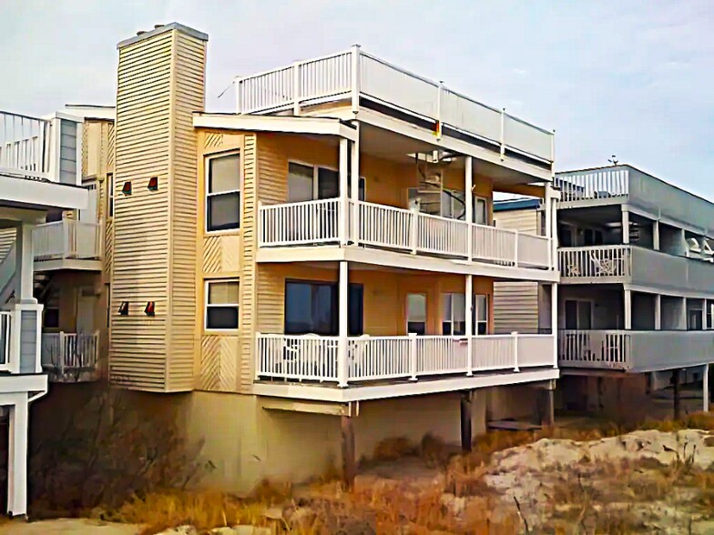 Building Photo - 3312 Wesley Ave