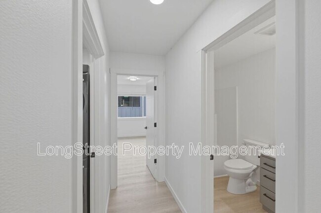 Building Photo - 824 S 19th St