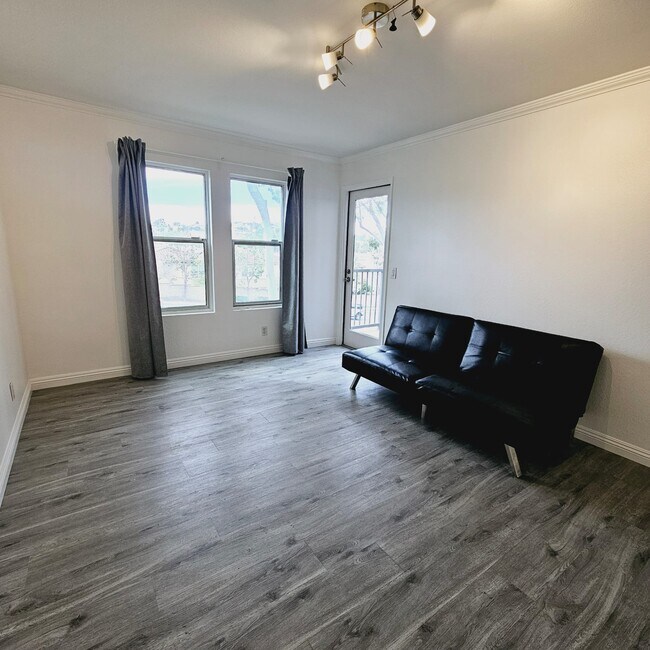 Living room - 3448 Hathaway Ave