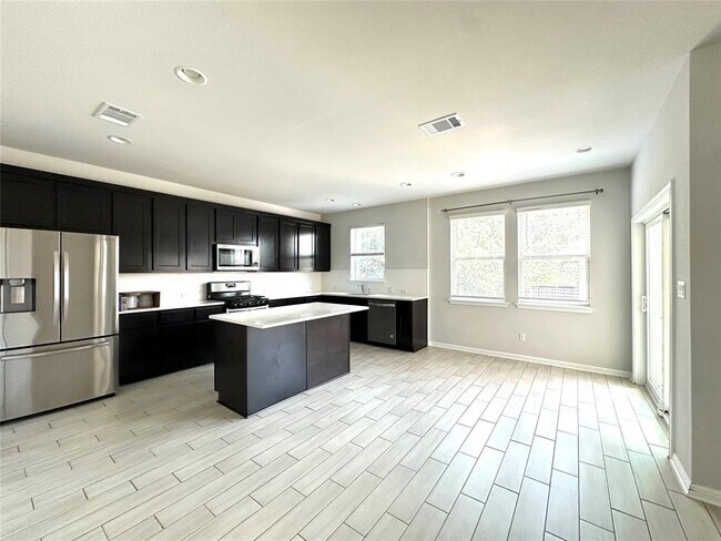 Building Photo - 2724 Stone Branch Dr