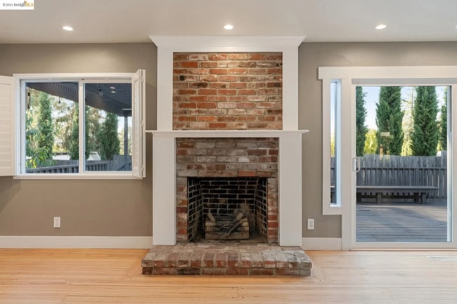 Building Photo - 23965 Mayville Dr