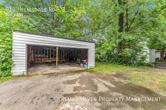 Building Photo - 913 Helmsdale Rd