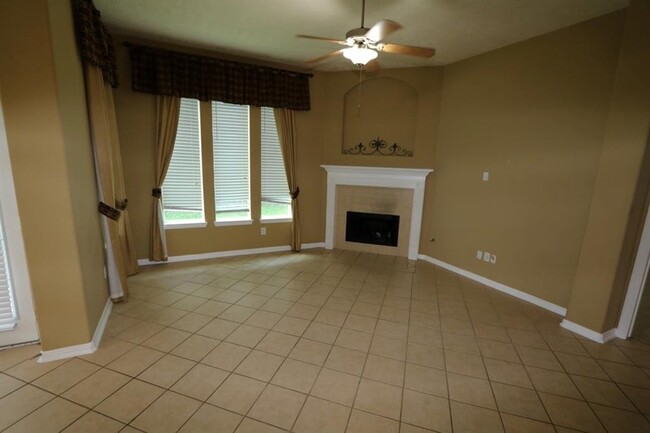 Building Photo - Shadow Falls Lane, Pearland, TX 77584 - 3 ...