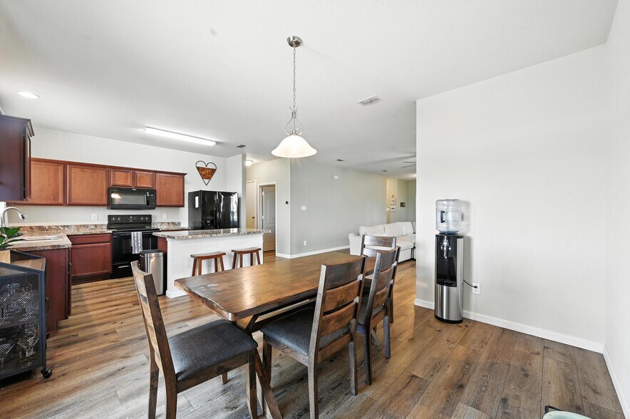 Building Photo - 10525 Wild Meadow Way