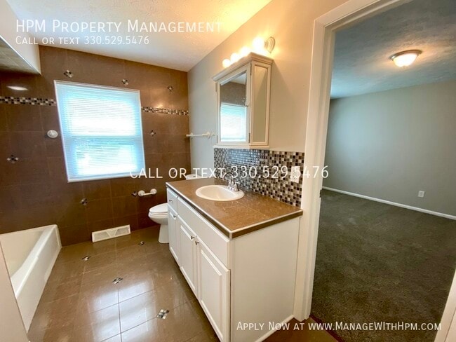 Building Photo - 2047 Zircon St NE