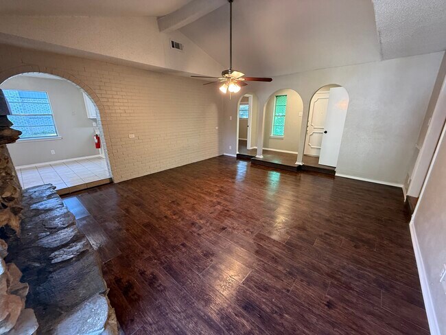 Building Photo - 1221 Holt Ave