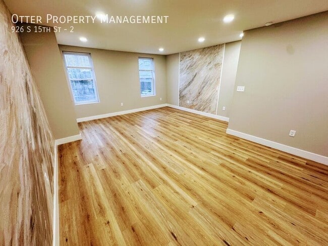 Building Photo - 926 S 15th St
