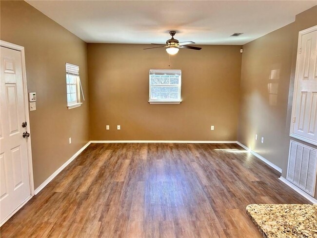 Building Photo - 5640 Mounthill Ct