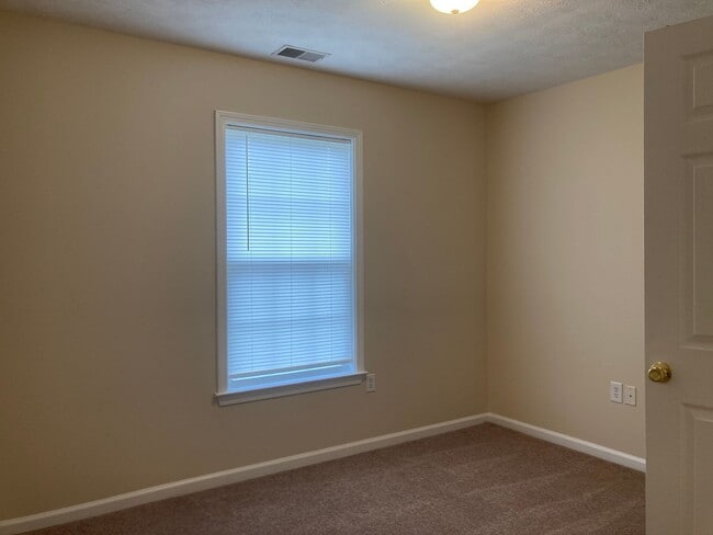 Building Photo - 109 Kestrel Ct