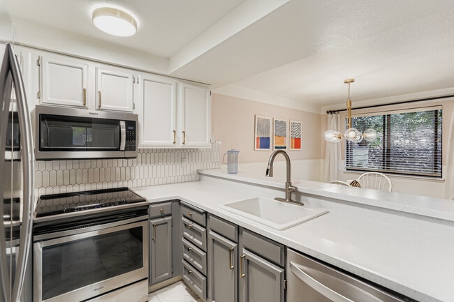 Building Photo - 77 Galen St