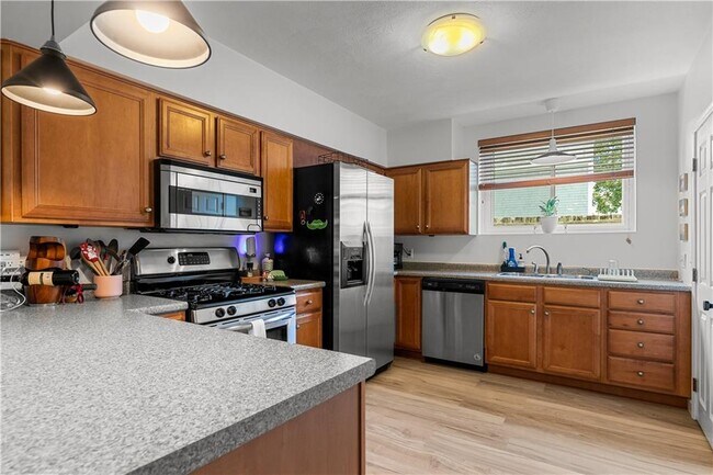 Building Photo - 26-30-30 W Narragansett Ave