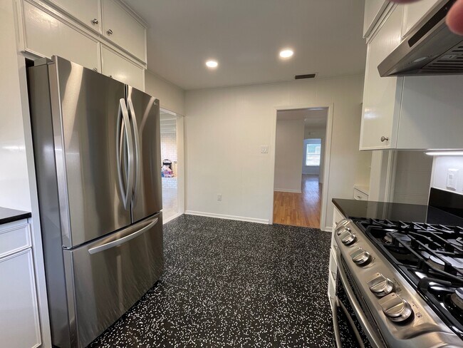 Building Photo - 3624 S Hills Ave