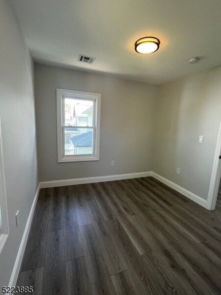 Building Photo - 1341 E 2nd St