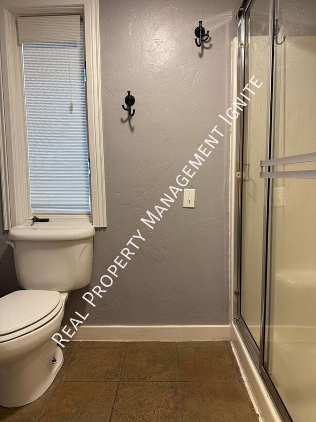 Building Photo - 18633 River Woods Dr