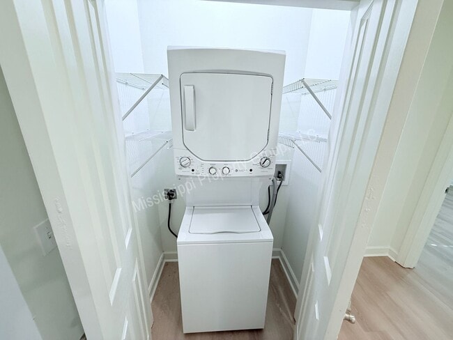 Building Photo - 2BR/2BA