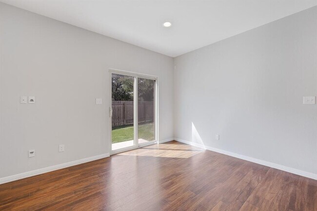 Building Photo - 429 Cinnamon Teal Ln