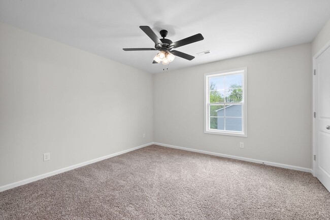 Building Photo - 1/2 off your first Months Rent! Close to downtown Clarksville & APSU! 2 Bed/2.5 Bath townhouse!