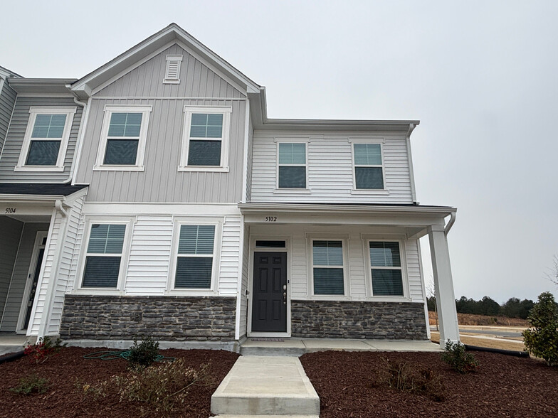 Primary Photo - Room in Townhome on Anamosa St