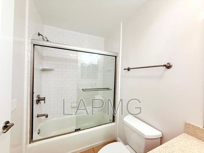 Building Photo - 4702 Fulton Ave