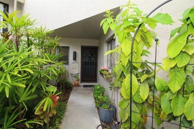 Building Photo - 4532 Ascot Cir N