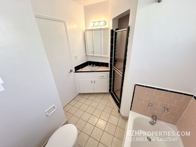 Building Photo - Newly Updated 2Bedroom 1Bathroom In Prime ...