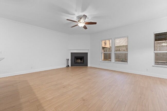 Building Photo - Spacious 5-Bedroom Retreat on Hidden Lake Court with Pool