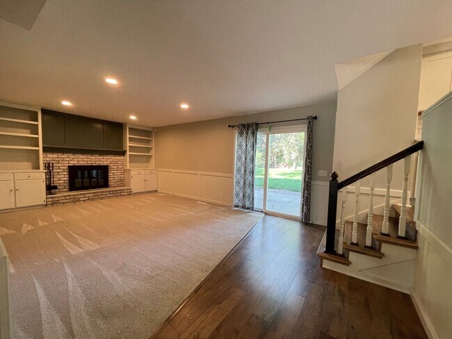 Building Photo - Home For Rent Papillion