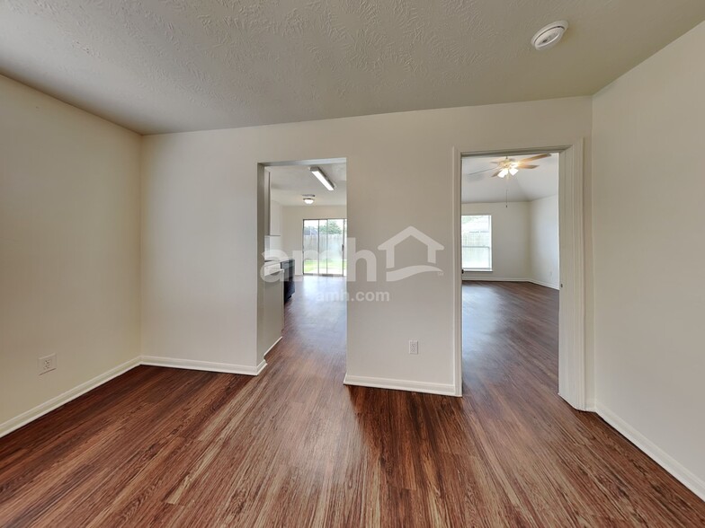 Building Photo - 9220 Mahan Dr