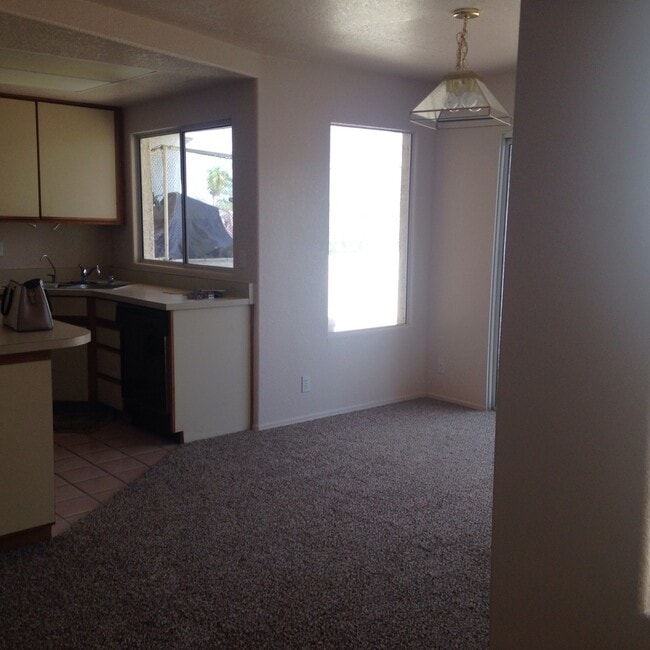 Building Photo - EXECUTIVE CONDO ON THE GREEN