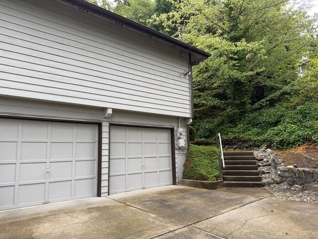 Building Photo - Spacious Mukilteo Home with Stunning Outdo...