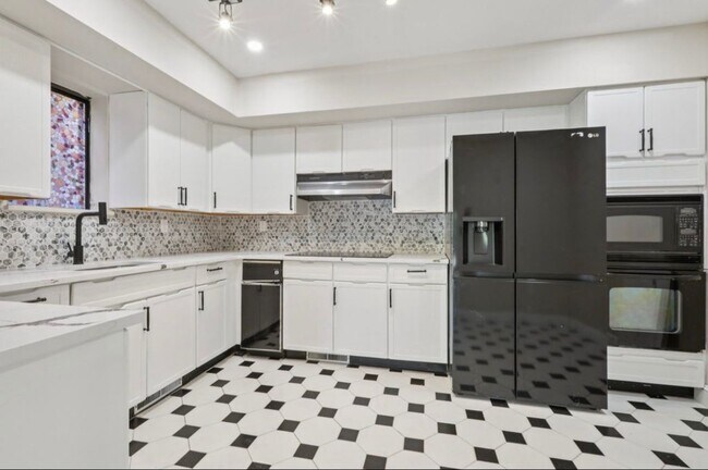 Building Photo - 5 Millay Ct