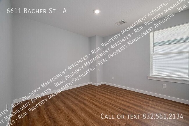 Building Photo - 6611 Bacher St