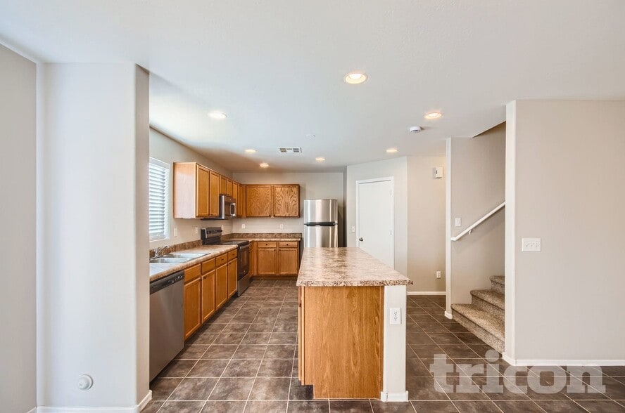 Building Photo - 13301 E Primrose Ln
