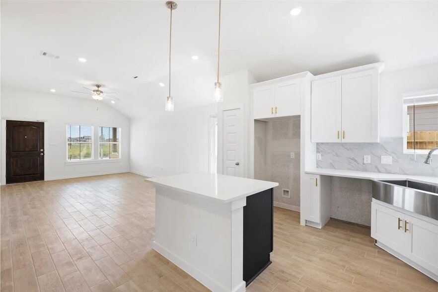 Building Photo - 1127 Santee Ct