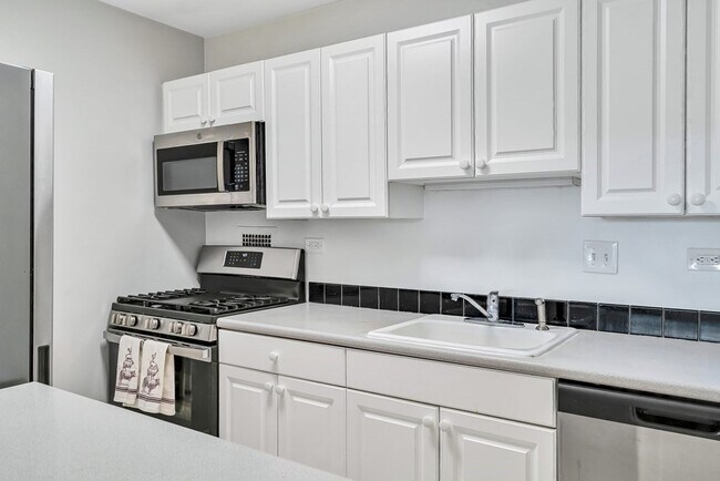 Building Photo - 8 Whittier Pl
