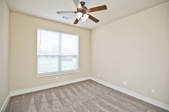 Building Photo - 106 Alder St