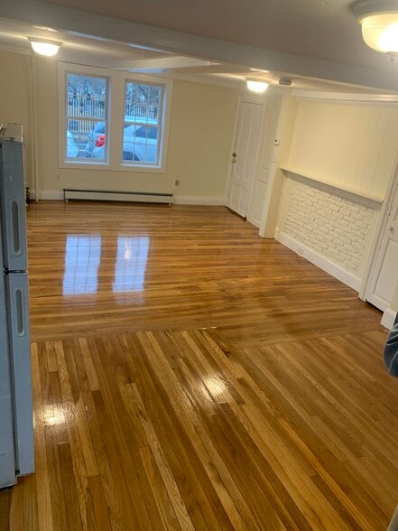 Building Photo - 71 Hale St