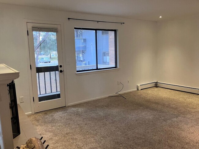 Building Photo - Fabulous 2 Bedroom 2 Bathroom Condo in Boulder!