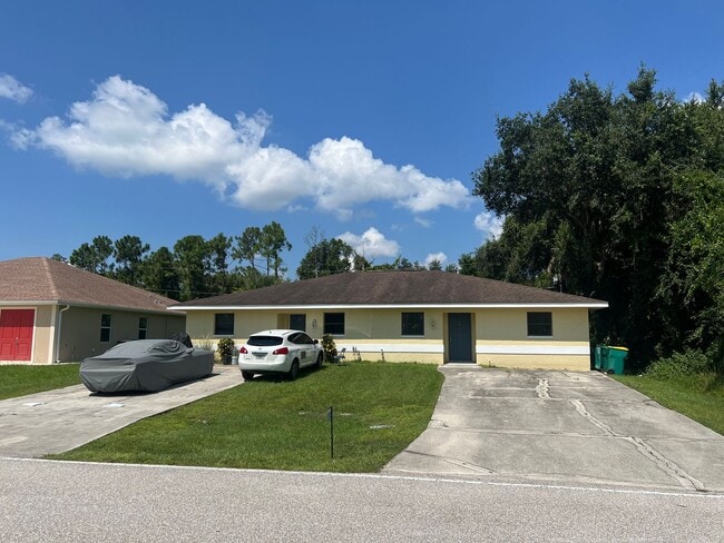 Building Photo - $1,200/month ** Annual ** 2 bed / 1 Bath -...