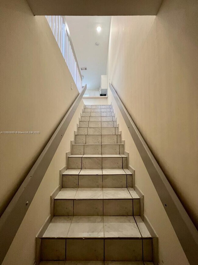 Building Photo - 2208 W 74th St