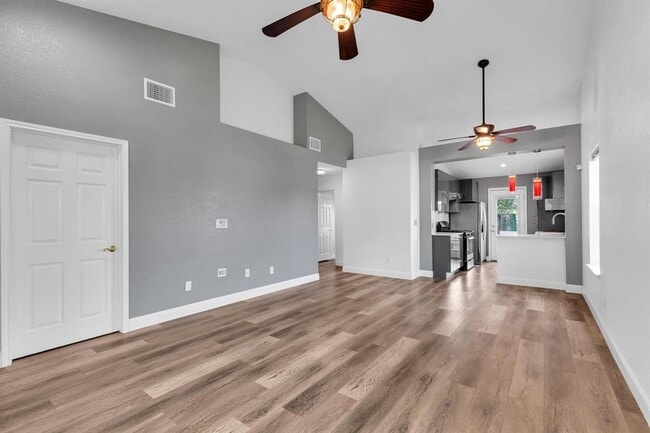 Building Photo - 112 Prairie Springs Loop
