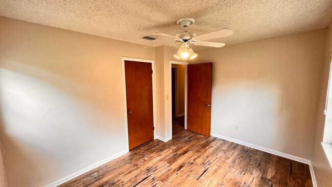 Building Photo - Modern Comfort Meets Prime Location – Spac...