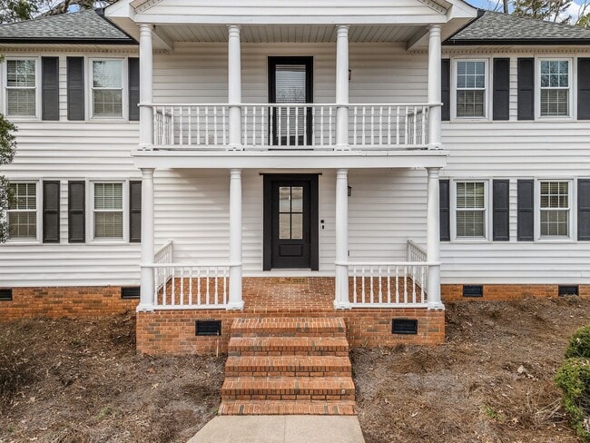 Building Photo - Luxury Living Awaits in this 6 Bedroom, 5 Bathroom Home – Elegant Comfort in a Prime Location